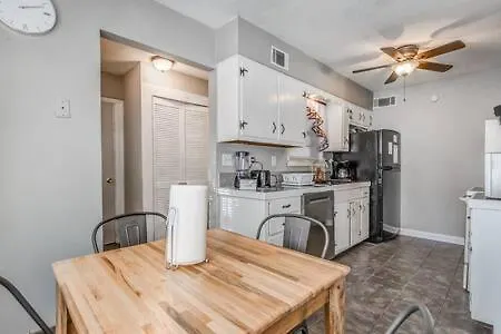 Semesterbostad Mins From Parks Hiking & Dining- Brick Bungalow Memphis